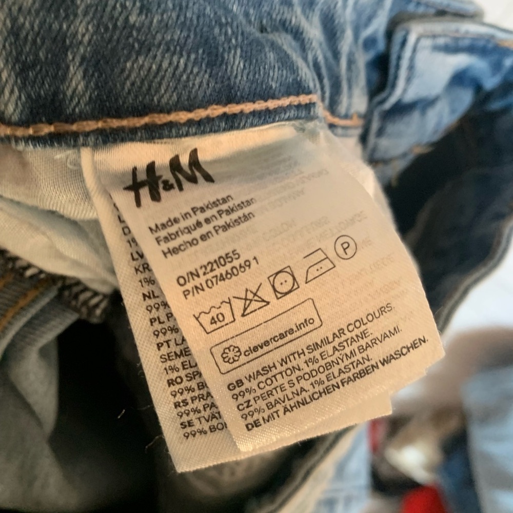 H&M mom jeans & Denim Classic Blue Denim Jeans - Picture 6 of 6